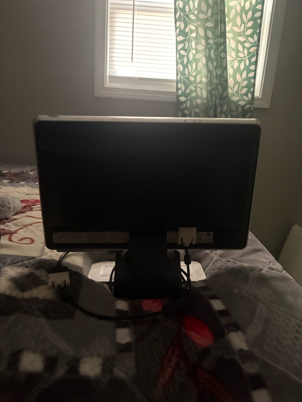 HP Black & Silver Computer Monitor - Picture 2 of 2